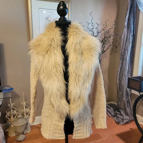Guess Faux Fur Collar Sweater Cardigan  in xxs - Picture 3 of 12